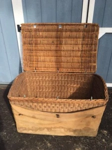 Large Antique French Wicker Trunk - Picture 1 of 3