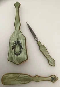 ANTIGUO JUEGO DE TOCADOR DE 3 PIEZAS EN CELULOIDE VERDE - Imagen 1 de 3