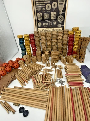 Wooden Tinkertoy Lot with Instructions - Over 470 Pieces - VTG 1940s Era - Image 1 of 4