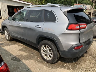 14 JEEP CHEROKEE Rear Bumper Reinforcement (REBAR ONLY) - Imagem 1 de 4