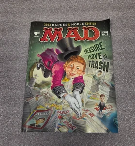 2023 MAD MAGAZINE - SPRING VOLUME 5 - BARNES & NOBLE EDITION UPC# 9781779524287 - Picture 1 of 3