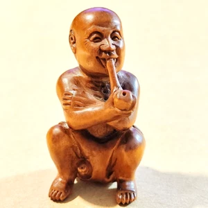 Y8221 - Figura tallada a mano de boj de 2"": hombre agricultor fumando - Imagen 1 de 7