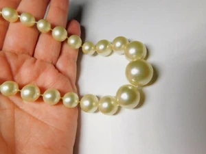 Graduated Off White Faux Pearl Beaded Silver Tone Metal Necklace Vintage - Picture 1 of 4