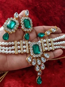 Indian Jewelry Green And White Necklace With Earrings Tikka Set - Picture 1 of 6