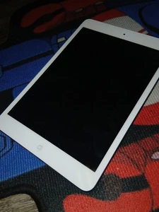 Apple iPad Mini A1432 White Wi-Fi iOS 9.3.5 Tablet MD531B/A Working Electronics - Picture 1 of 4