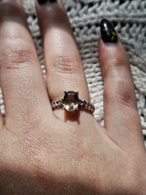 Anillo de cuarzo ahumado de corte ovalado en banda de plata de ley con tamaño ajustable Foto 1 de 4