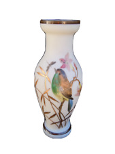 Vase opaline décor oiseau insecte fleurs d'époque 19ème