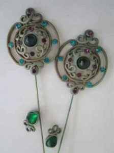 2 Jesare Hutstifte 6 Zoll Scroll Cabochons Stahl Vintage 1980er Jahre Stick Pins Spitzen - Bild 1 von 10