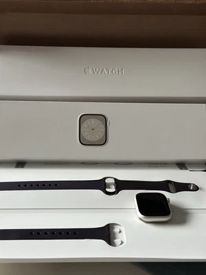 Apple Watch Series 8 GPS 41mm Aluminiumgehäuse Polarstern, Sportarmband Holunder - Bild 1 von 4