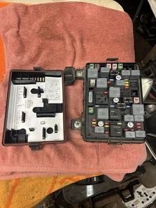2008 chevy HHR engine fuse relay junction box 15913674 OEM - Foto 1 di 6