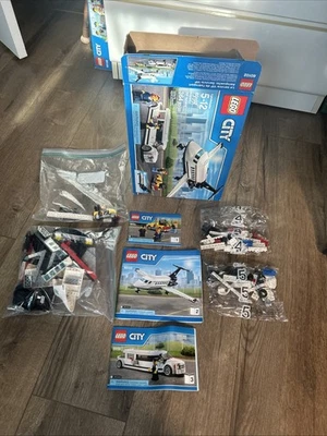City Lego 60102 Airport VIP Service Limo Plane Complete w Manuals And Minifigs - Image 1 of 4