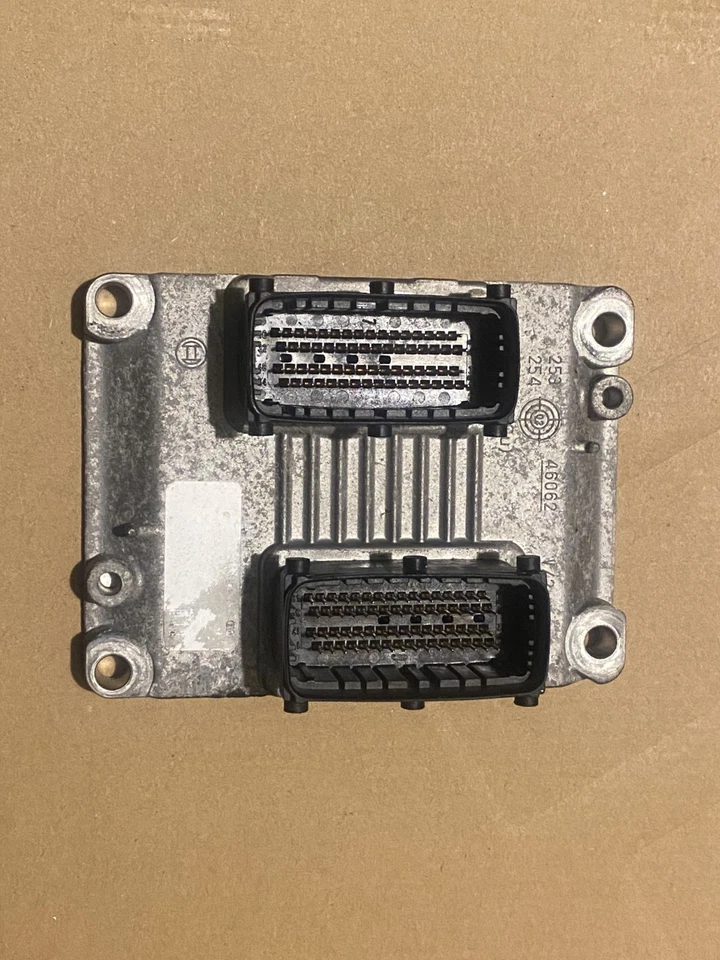 Motor Ecu Alfa Romeo 147 156 Gta GT 3.2 V6 166 Tesis 0261208118 ME7.3.1 Foto 1 de 1