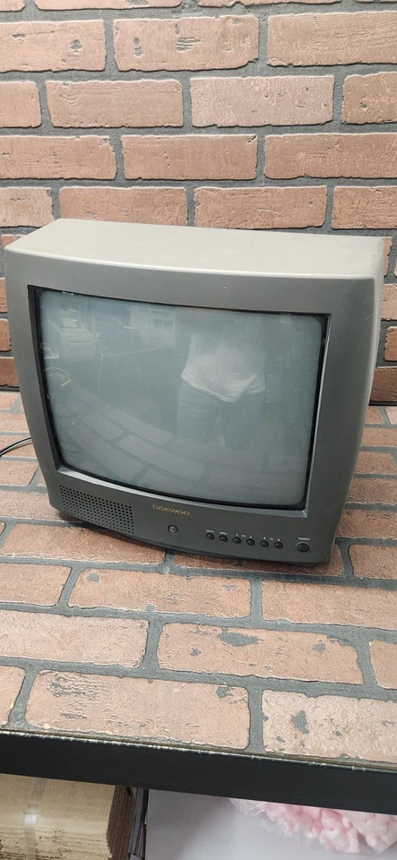 Televisor CRT Daewoo DTQ - 14P 1FC 13 pulgadas - TV de tubo retro para juegos Foto 1 de 4
