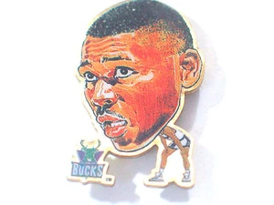 Vintage Glen Robinson Bucks Basketball Player Pin  Lapel Pin  NBA   - Picture 1 of 3