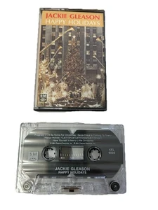 JACKIE GLEASON- HAPPY HOLIDAYS [CASSETTE] CAPITOL RECORDS - Like New - Foto 1 di 2