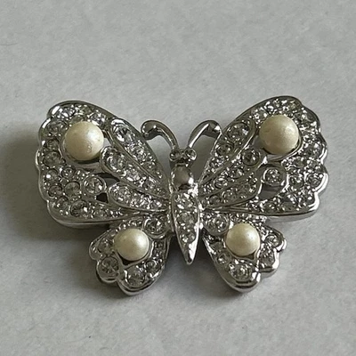 Colgante mariposa perla estrás Kenneth Jay Lane Foto 1 de 4