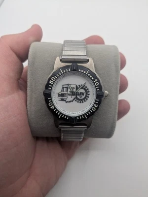 Часы наручные UAW Local 494 логотип Union с вращающейся рамкой новый аккумулятор сообщает время - Изображение 1 из 4