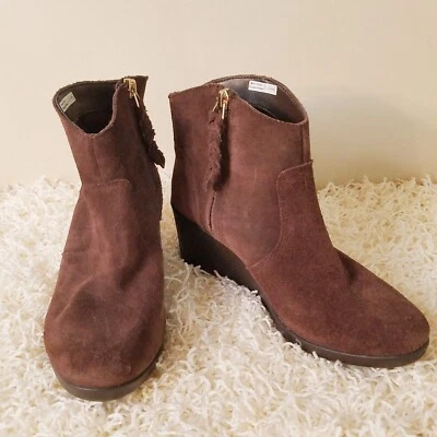 Crocs Mujer Botín Talla 7.5 Marrón Gamuza Cremallera Lateral Doble Comodidad 2.5" Cuña Foto 1 de 4