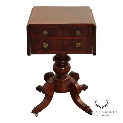 Антикварный приставной столик из красного дерева в стиле американской империи - Изображение 1 из 4