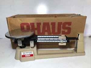 Escala de equilibrio de triple haz Ohaus 2610 g 5 lb 2 oz serie 700/800 alta precisión - Imagen 1 de 5