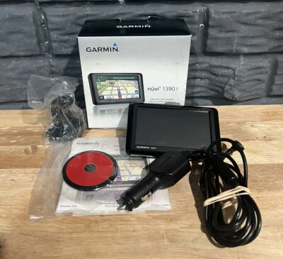 Garmin Nuvi 1390T GPS Navigation System- With Mount Bundle - Image 1 of 4