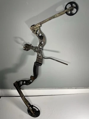 Martin Cheetah Compound Bow RH 45-60 - Image 1 of 4