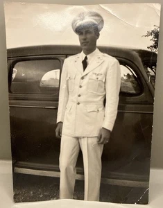 Oficial del Cuerpo Aéreo del Ejército de los Estados Unidos de la Segunda Guerra Mundial en uniforme de vestido blanco 7x5 foto vintage de los años 40 - Imagen 1 de 1