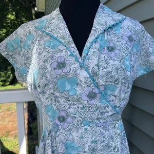 VINTAGE 1940’S FLORAL PRINT COTTON SUMMER WRAP DRESS HOUSECOAT HANDMADE SMALL - Picture 1 of 8