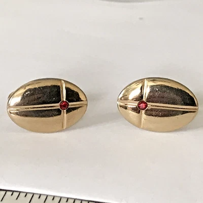 Gemelos vintage Swank tono dorado cruz y centro piedra roja Foto 1 de 4