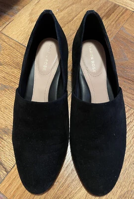 Zapatos Taryn Rose 7.5 de gamuza negra estilo “Bree”. Cómodo y en muy buen estado. Foto 1 de 4