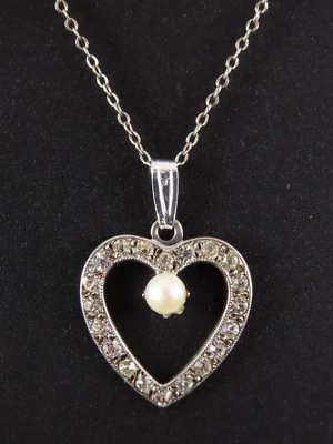 Collar de cadena vintage PLATA ESTERLINA PERLA BLANCA CORAZÓN ABIERTO colgante de diamantes de imitación Foto 1 de 4