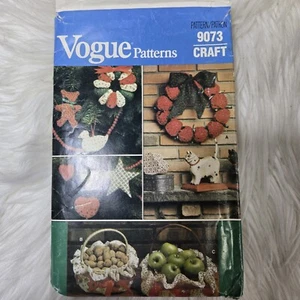 Vogue Christmas Craft Pattern 9073 Wreath Tree Skirt Ornament Basket Cover UNCUT - Picture 1 of 2