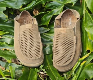 Zapatos mocasines sin cordones de cuero Olukai Moloa Kohana perforados para hombre 9 - Imagen 1 de 6