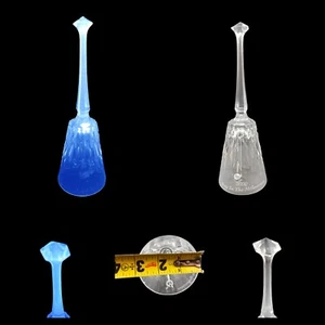 Campana vetro cristallo Mikasa alta 9" vintage anno Y2K 2000 blu inciso 365NM UV Glo - Foto 1 di 10