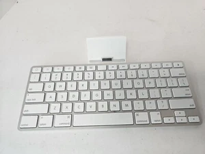 Apple iPad Keyboard Dock A1359 30-Pin 1st, 2nd Generation iPad Accessory - Picture 1 of 3