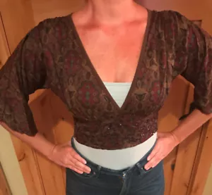 LANGUAGE LOS ANGELES Para mujer Marrón Cuello en V Encogiéndose de hombros/kimono Recortado Talla Med NUEVO - Imagen 1 de 4