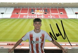 SUNDERLAND: NIALL HUGGINS SIGNED 6x4 PORTRAIT PHOTO+COA - Picture 1 of 1