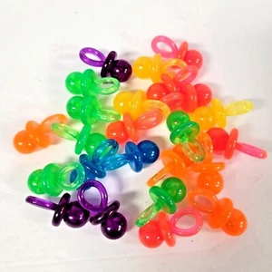 48 Stck. Kunststoff Schnuller Perlen für Babyparty Handwerk Party Gefälligkeiten 1 3/4 Zoll - Bild 1 von 4