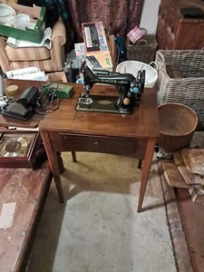Vintage SINGER 99k Electric Sewing Machine In Wood Cabinet 1951 - Picture 1 of 13