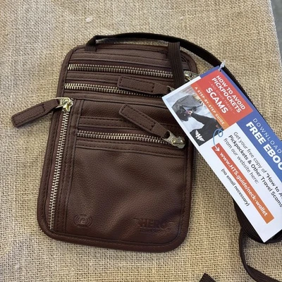 Cartera para Cuello, Bloqueo RFID Cuero Vegano Soporte para Pasaporte y Bolsa (Marrón) Foto 1 de 4