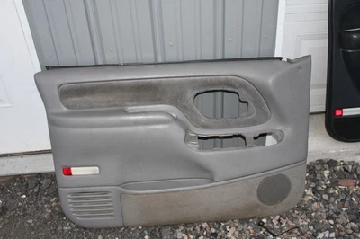 Panel de puerta GM tamaño completo 95-99 lado del conductor gris OEM Foto 1 de 4