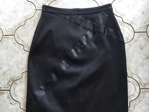 Karen Millen 8-10 Black Stretch Pencil Lined Short Skirt L23.5” Satin Sheen Chic - Picture 1 of 10