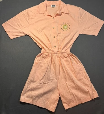 Rio Inc Años 80 De Colección Pequeña Melocotón Joya Tachonada Camisa Pantalones Cortos Mameluco Nuevo de Lote Antiguo Foto 1 de 4