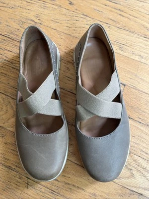 Zapato para mujer BORN Larney cuero verde cruzado Mary Jane 8M D91002 Foto 1 de 4