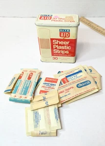 Caja de lata con bisagras de metal vintage Rite Aid BAND-AID con contenido Harrisburg PA - Imagen 1 de 13
