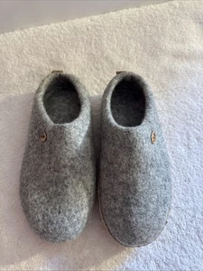New Women's WoolFit Gray Hand Felted Wool Slip-on Slippers size 7.5 - EU 38 - Picture 1 of 5