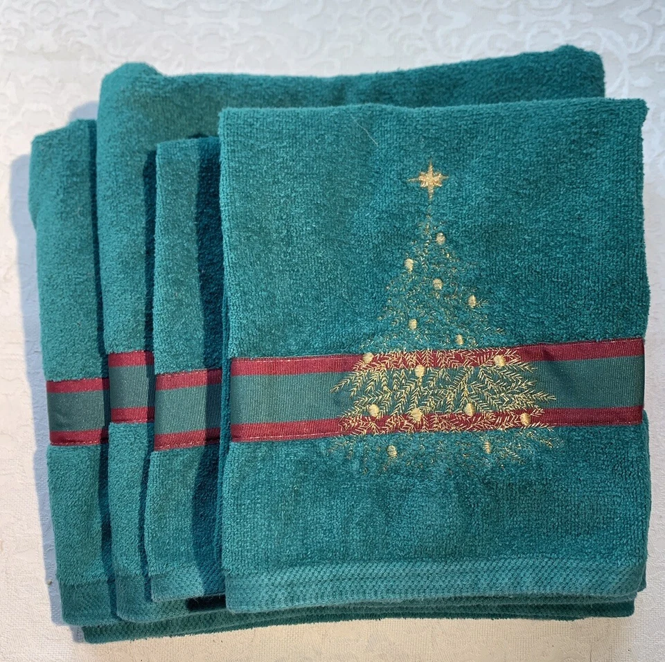Lot of 4 Saturday Knight Ltd Christmas Bath Hand towels Hunter Green, Gold Tree - Image 1 of 4