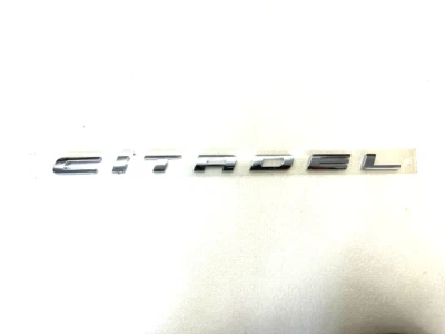 11-21 DODGE DURANGO CIDADELA PORTA DA FRENTE EMBLEMA PLACA DE IDENTIFICAÇÃO EMBLEMA MOPAR 68110555AA - Imagem 1 de 3