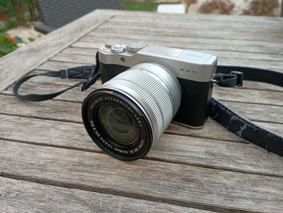 Cámara Fuji X-A10 con zoom Fujinon XC 16-50mm OIS - Imagen 1 de 4