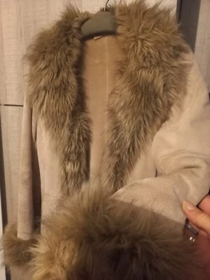 manteau long femme beige en daim et fausses fourrure - Photo 1/4